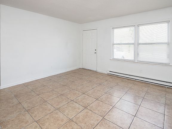 5th image of 922 Dowd Dr E #E