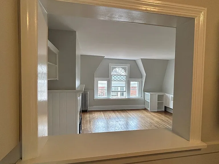 21 N Ferry St — Photo 25