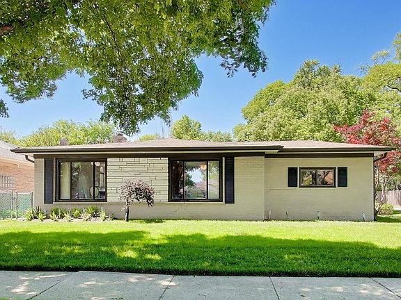4th image of 8864 E Prairie Rd