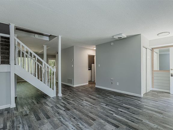 4th image of 156 Eagle Hill Ct #156