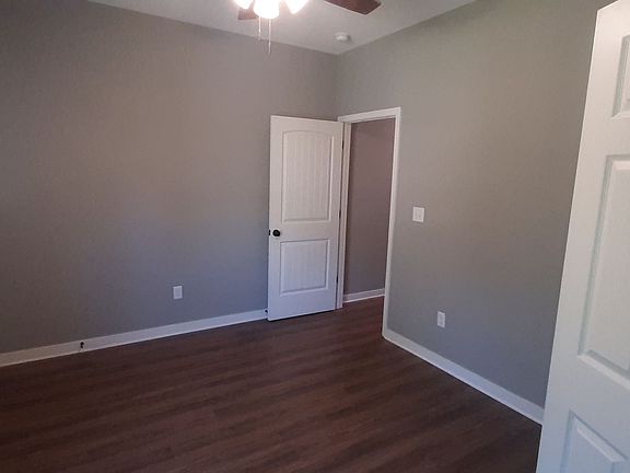 2nd image of 512 N Oak St