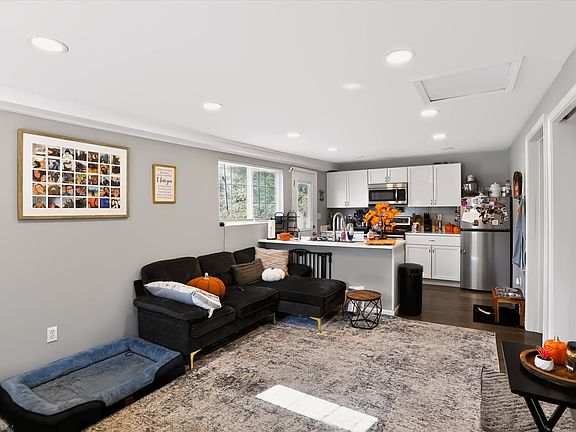 4th image of 3740-3732 Asbury St