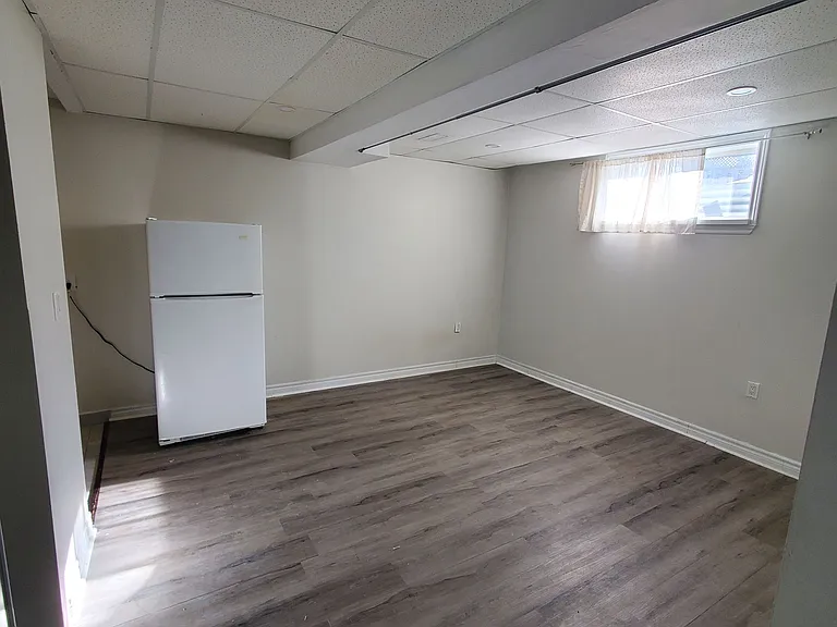 369 Georgian Dr #3 — Photo 3