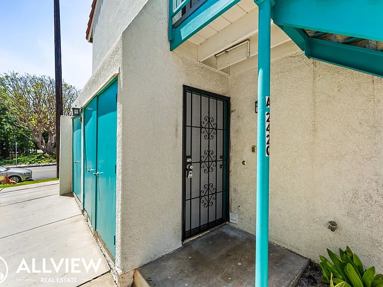 2418 Huntington Street — Photo 19