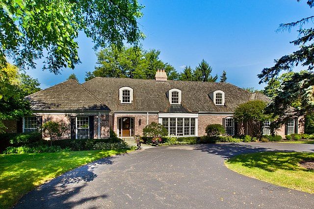 1st image of 11 Pembroke Dr