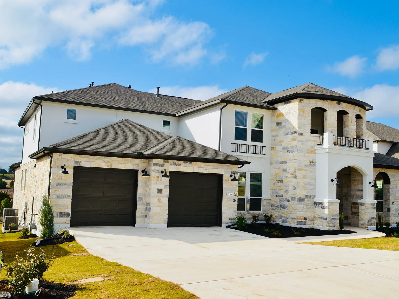 4 bed, 5217 sqft, $5,900 — Photo 2