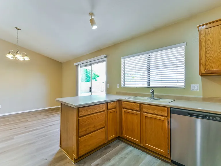 1370 W Gary Dr — Photo 7