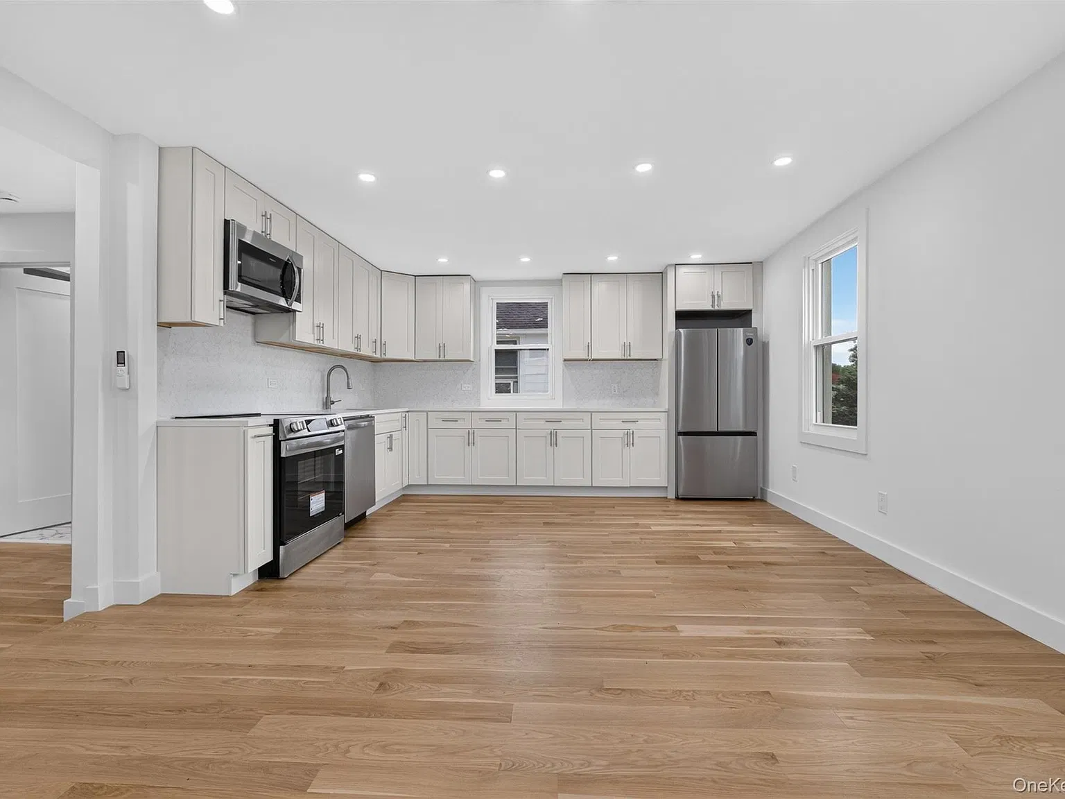 2 bed, 1.0 bath, 1100 sqft, $3,400 — Photo 3