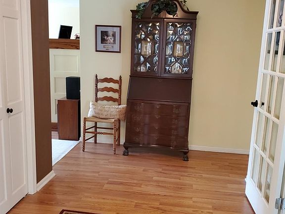 3rd image of 2306 Linden Dr