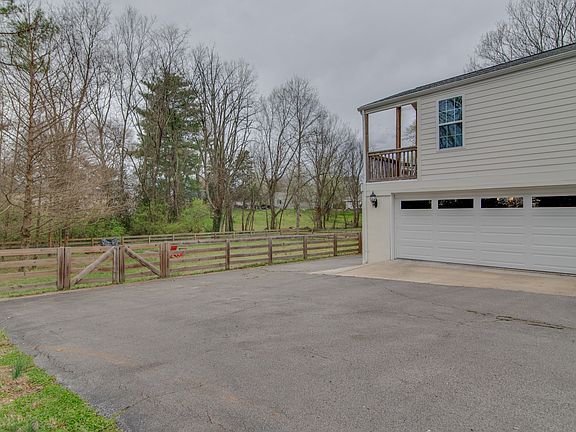 4th image of 4915 Monterey Dr