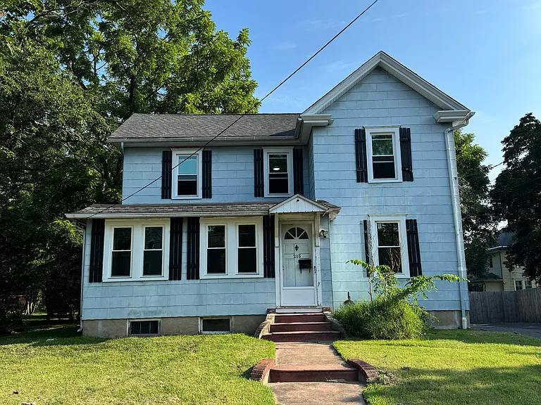 215 E High St — Photo 1