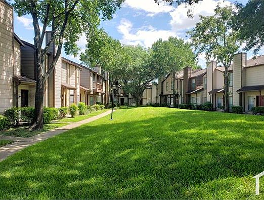 2nd image of 12500 Brookglade Cir Unit 182
