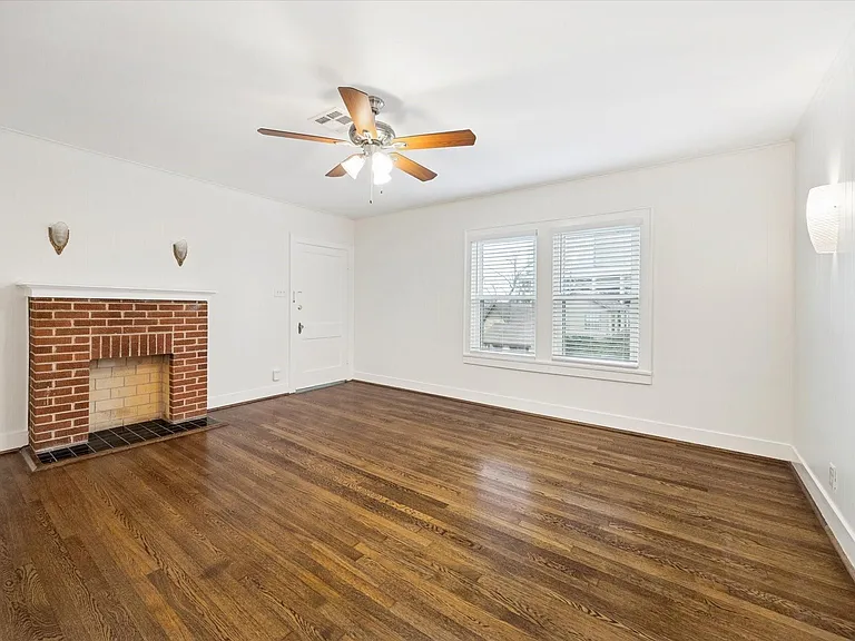 1937 W McKinney St #1939 — Photo 2