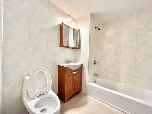 Rented by E Realty International Corp | media 11