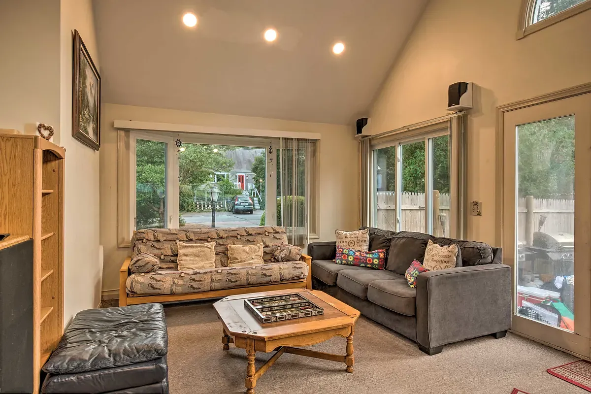 4 bed, 1800 sqft, $2,500 — Photo 1