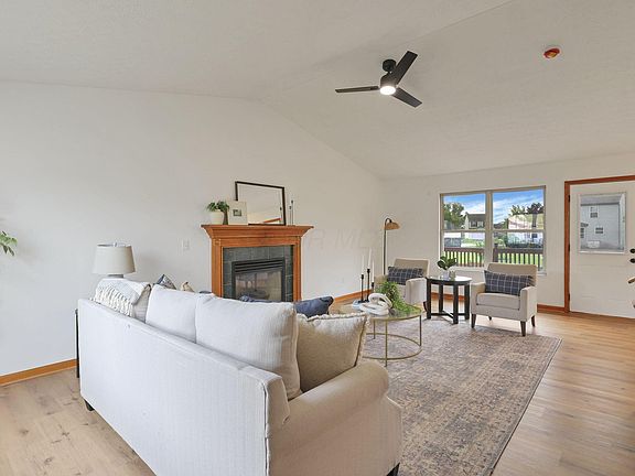 3rd image of 2251 Farmland Dr
