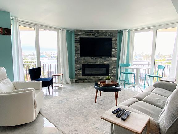 5th image of 690 Island Way #1-303-1