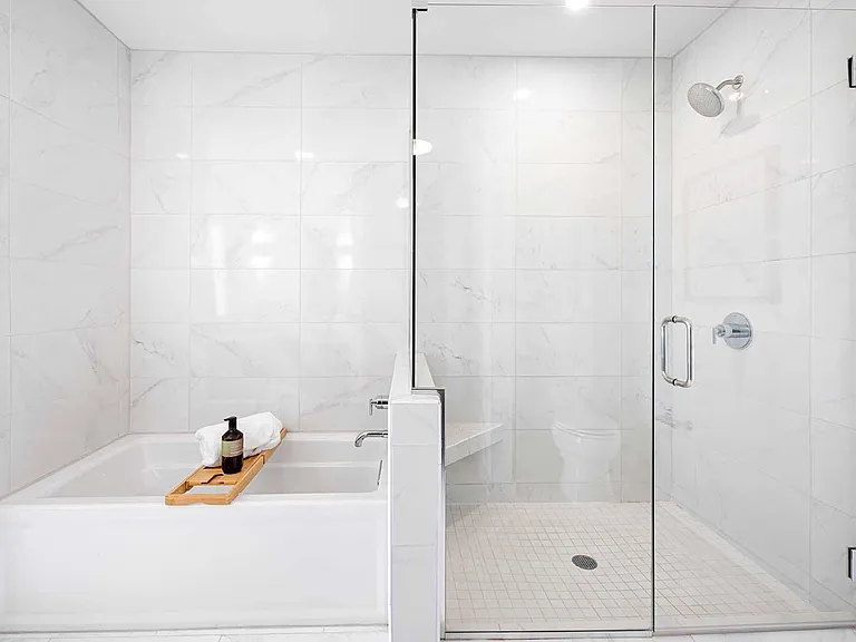 The Huntley Luxury Apartments — Photo 14