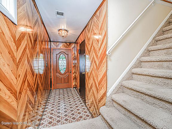 3rd image of 11 Adlai Cir