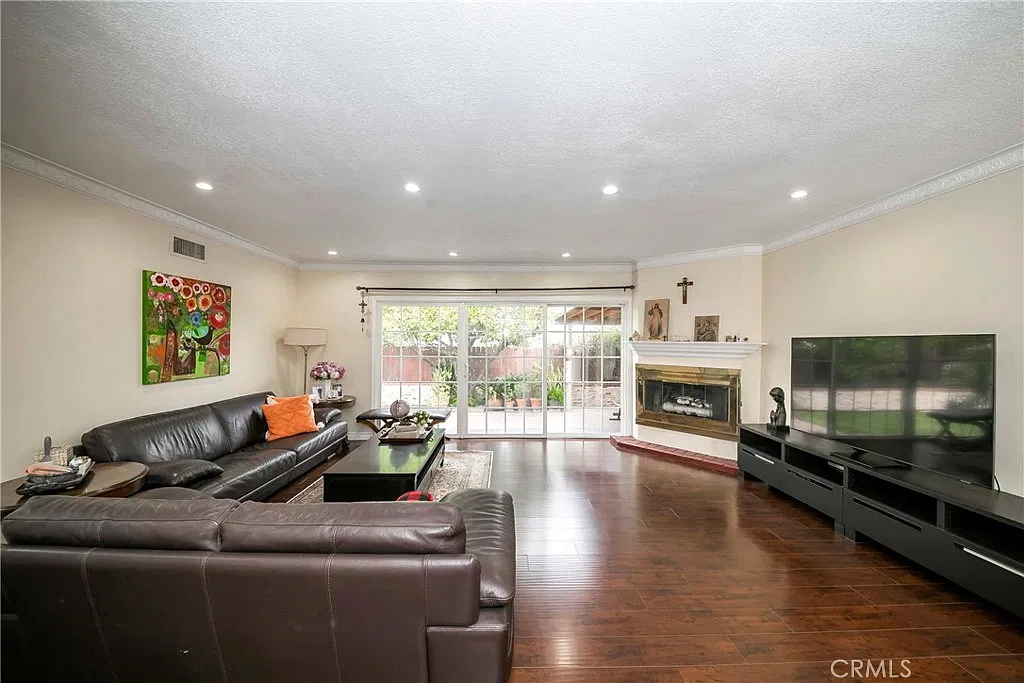 4 bed, 1472 sqft, $4,200 — Photo 4