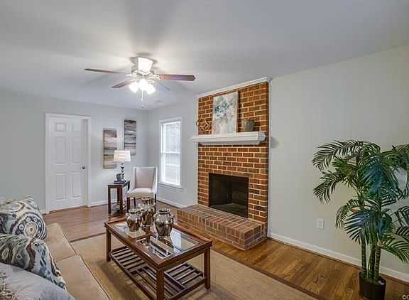 3rd image of 5034 Fairlake Ln