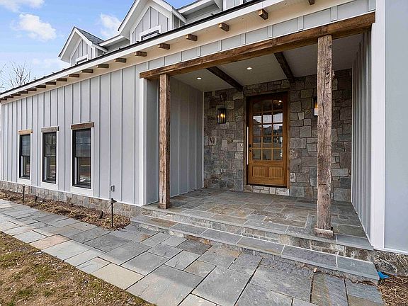 3rd image of 18336 Turnberry Dr