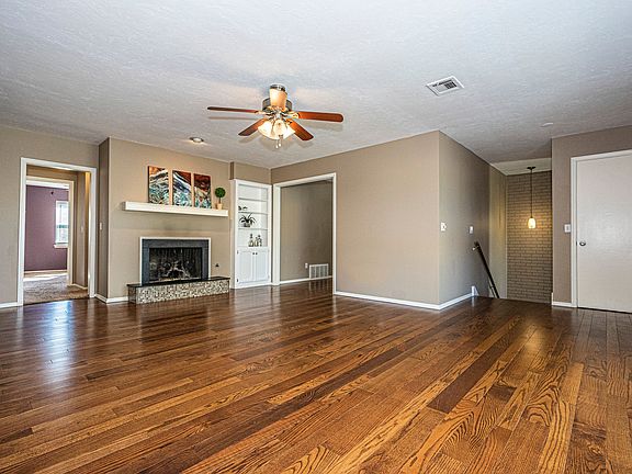 4th image of 2928 Rosewood Ln