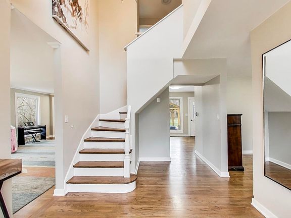 3rd image of 20 Big Oak Ln