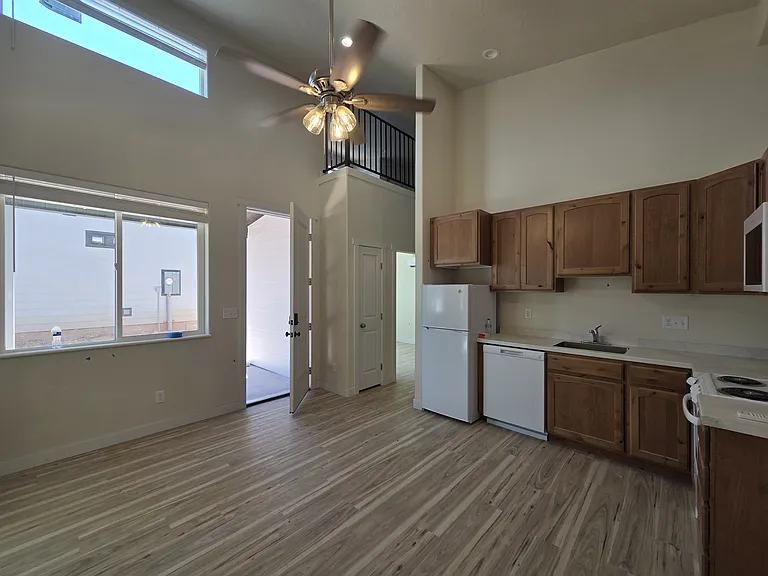 2158 E Bonnies Way #24 — Photo 3