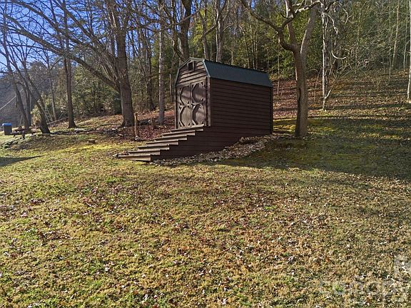 4th image of 504 Greens Creek Rd