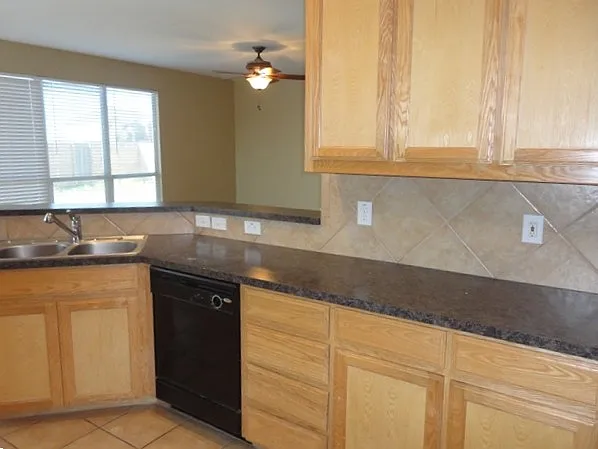 4 bed, 2.5 bath, 2240 sqft, $2,465 — Photo 3