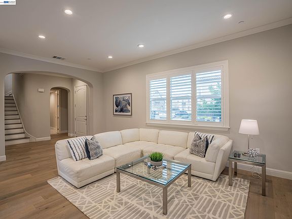 2nd image of 330 Goldfield Pl