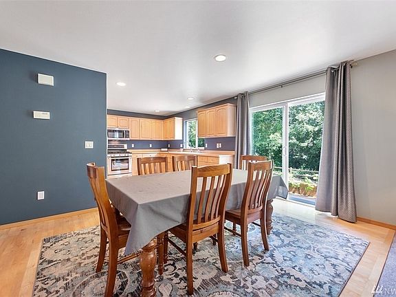 4th image of 3307 66th Ave NE