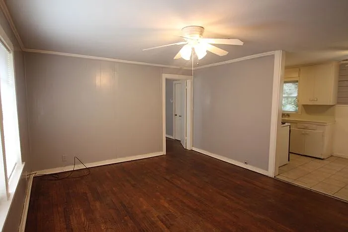 518 W Charnwood St #A — Photo 2