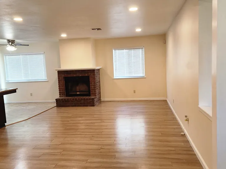1385 Wimbledon Ct — Photo 8