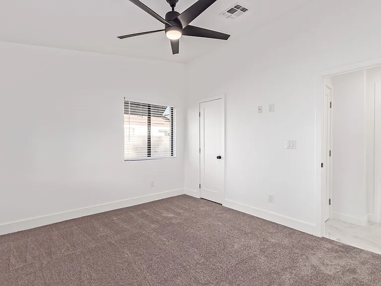 2817 N 29th Pl — Photo 18