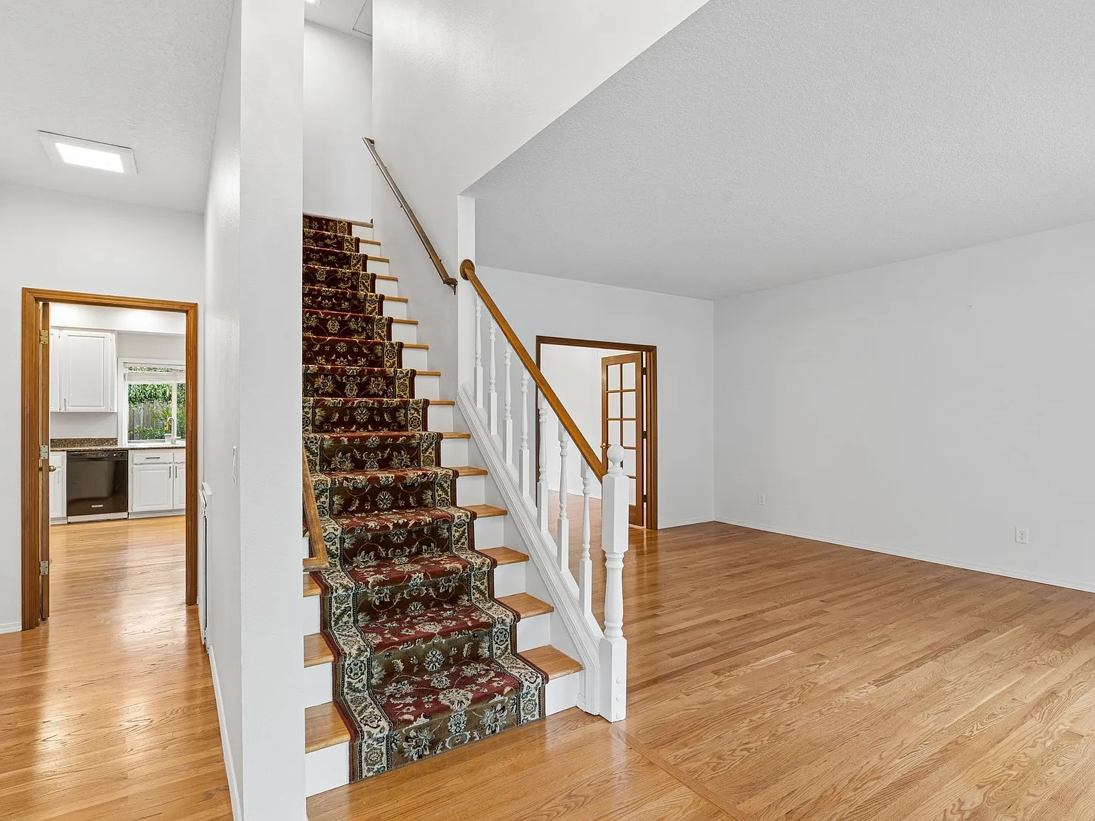 4 bed, 2944 sqft, $4,000 — Photo 2