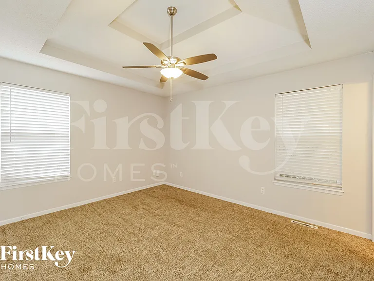 208 S Darrowby Dr — Photo 11