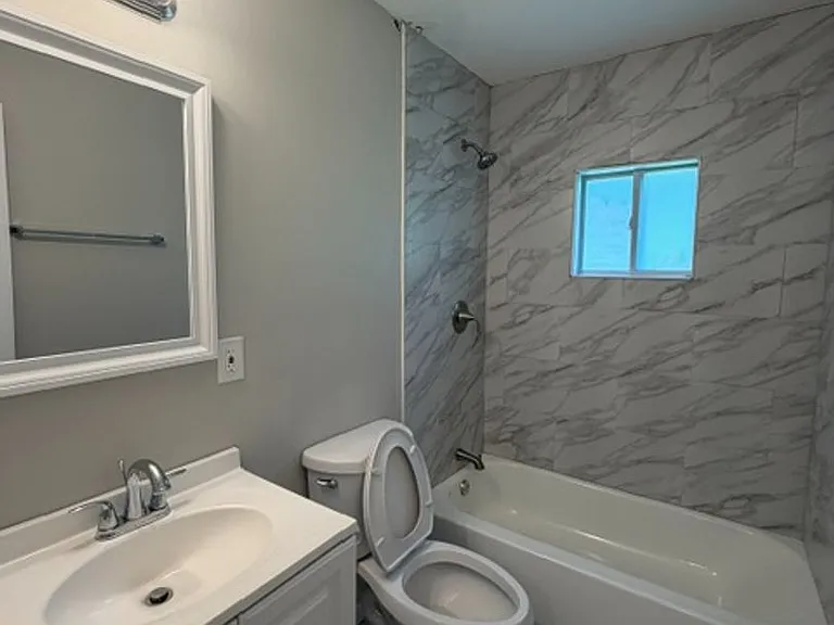 531 Gresham Park Dr #B — Photo 2