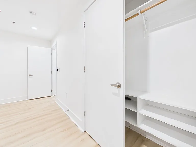 1129 N Hope St — Photo 25
