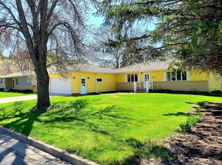 1022 6th Ave SW, Jamestown, ND 58401