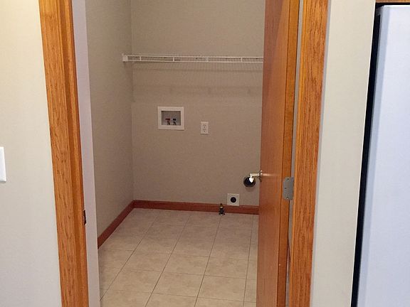 5th image of 1570 Mid Court Dr