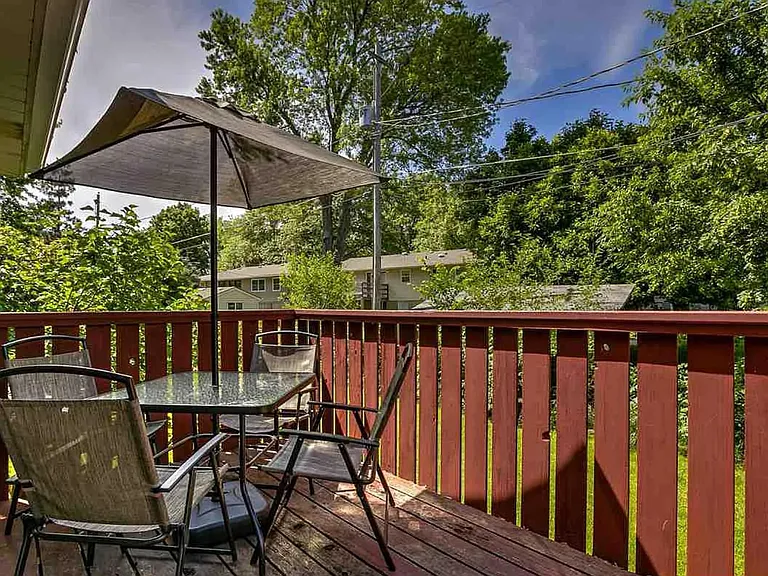 1901 Manor Ct — Photo 25