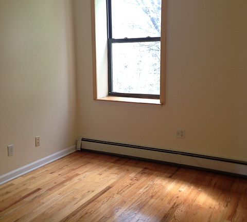 2nd image of 496 Halsey St #2