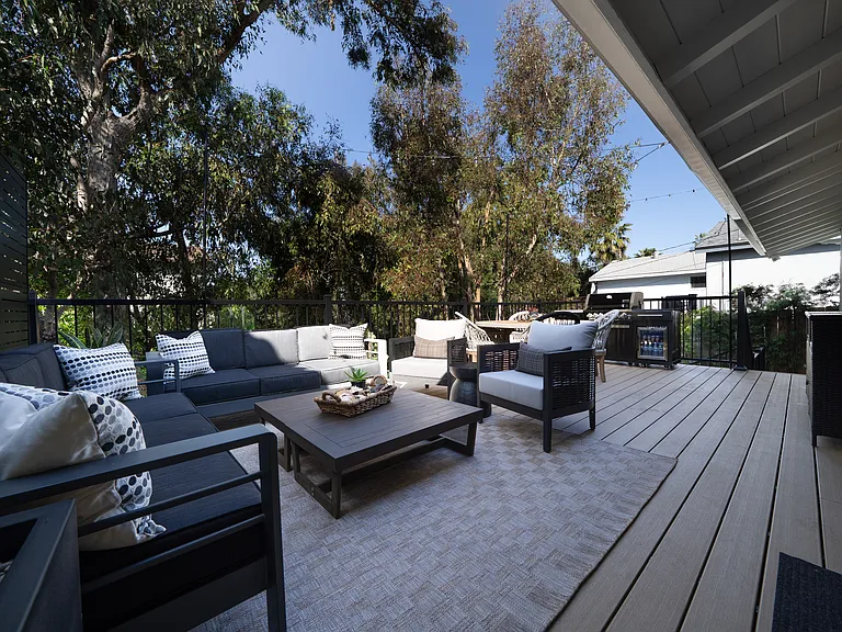 150 Loma Ln — Photo 30