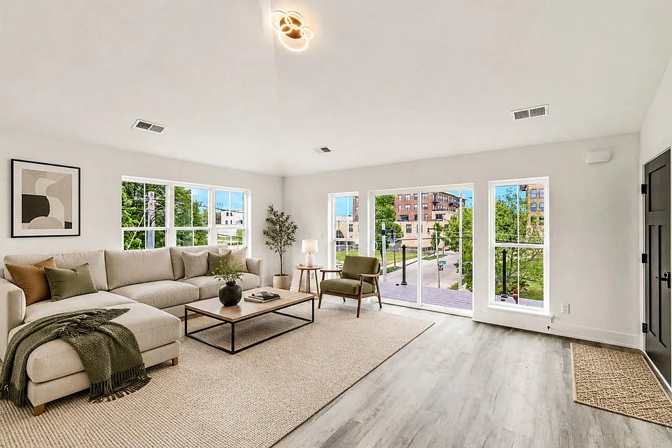 2 bed, 1390 sqft, $3,395 — Photo 3