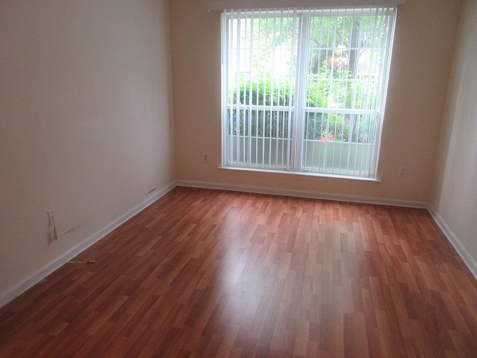 2nd image of 2 Crabapple Ct #52M