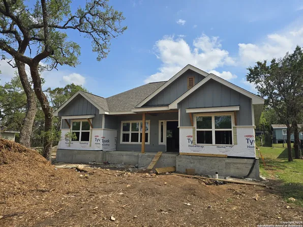880 Luehlfing, Canyon Lake, TX 78133