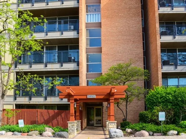 5950 Oakwood Dr APT 4A, Lisle, IL 60532