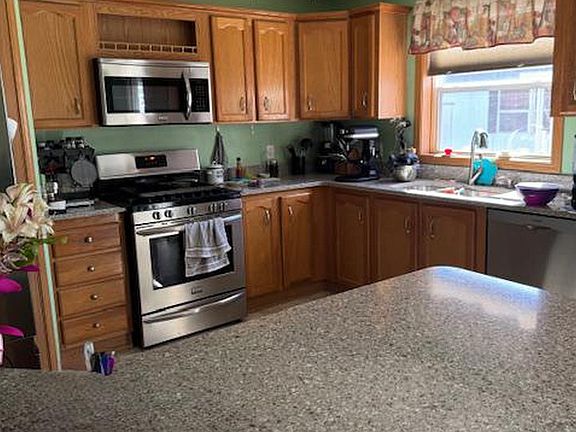 4th image of 212 Skylark Cir